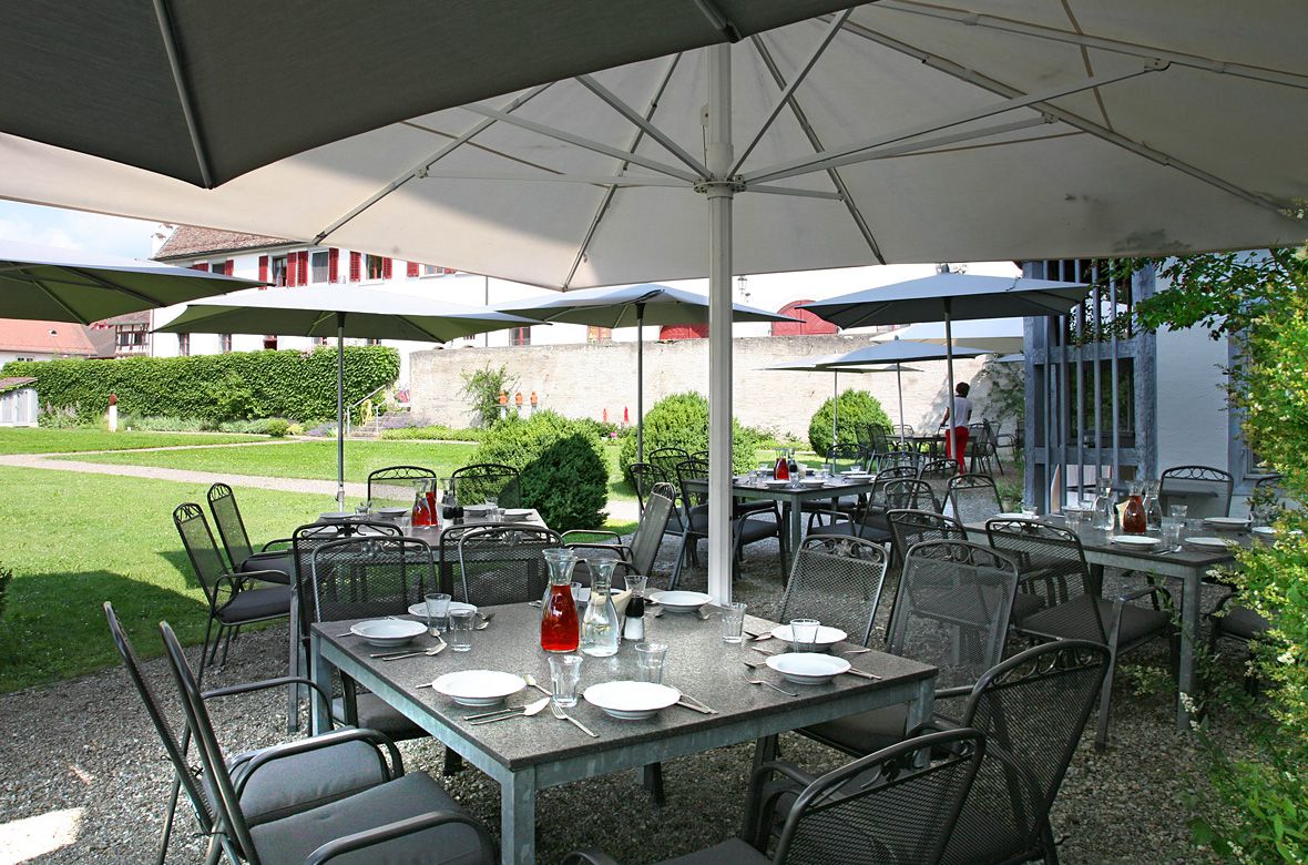 Stiftung Fintan - Impressionen - Restaurant Tische