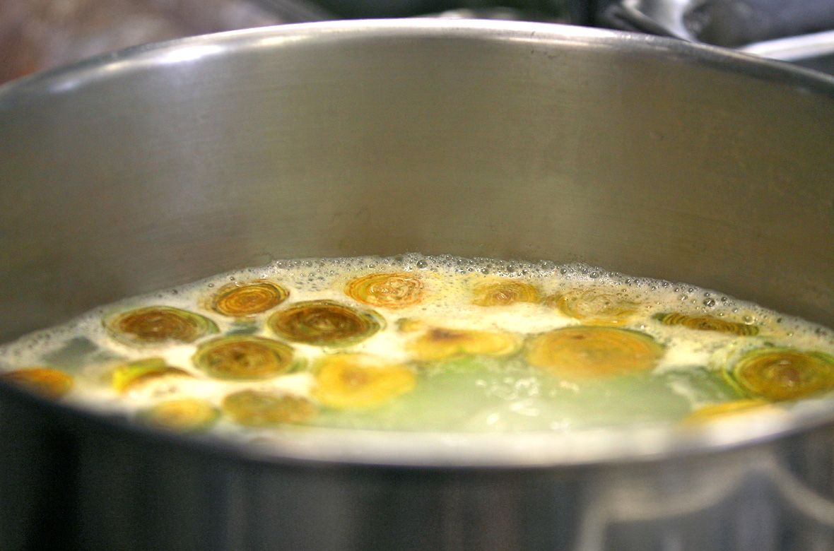 Stiftung Fintan - Gastro Fintan -  Gemüse in kochendem Wasser