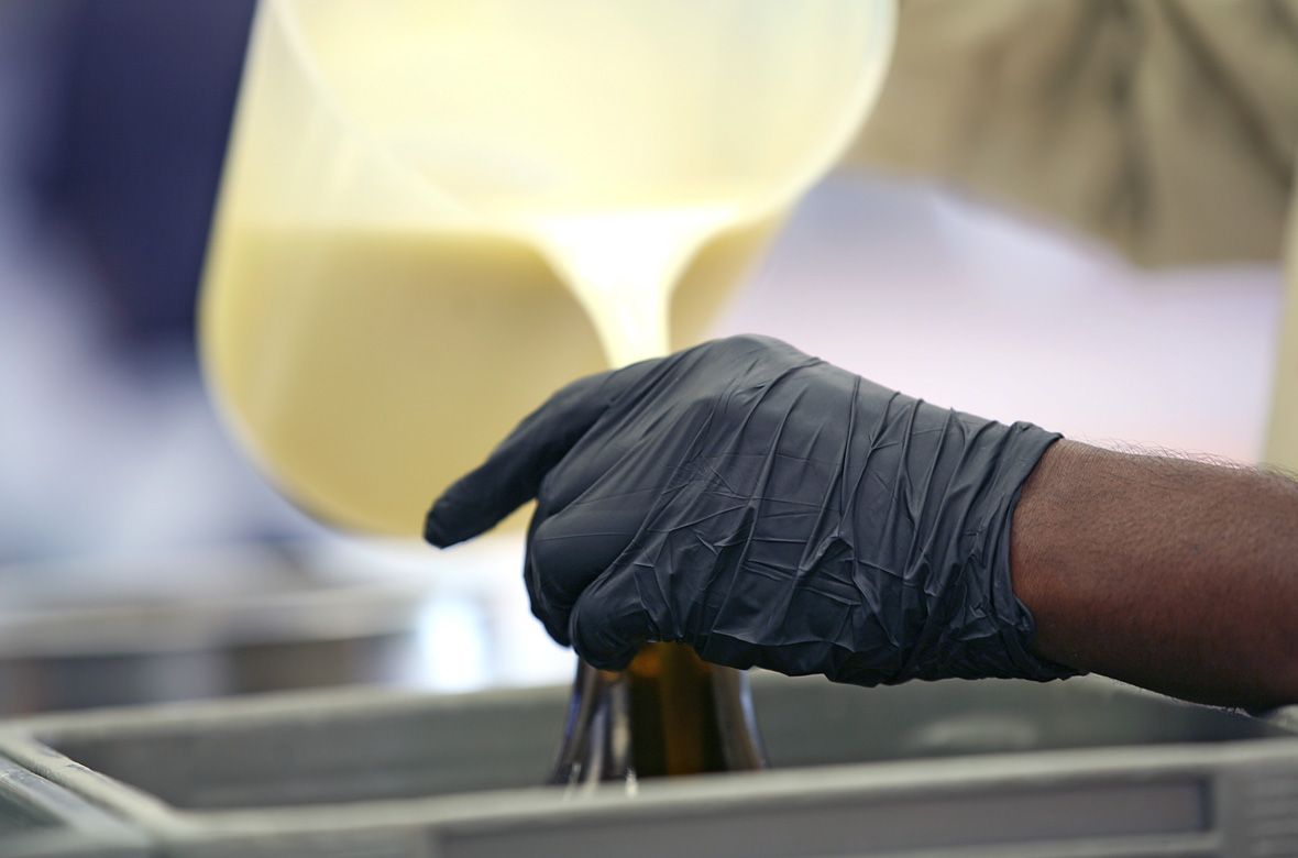 Stiftung Fintan - Gastro Fintan -  Flasche abfüllen