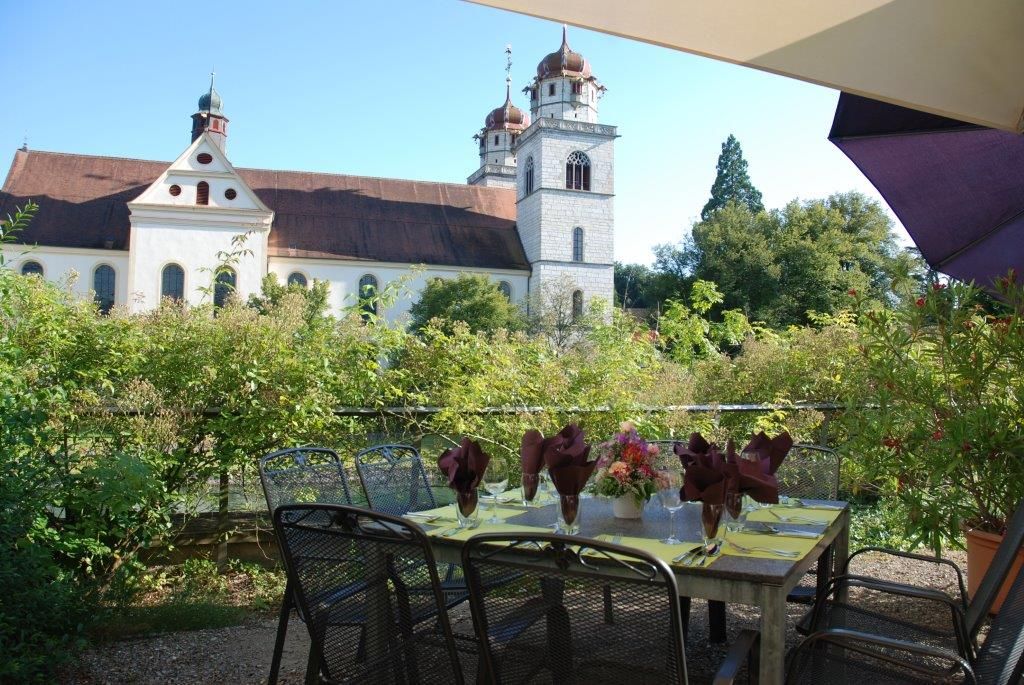 Stiftung Fintan - Gastro Fintan - Tisch auf Terrasse